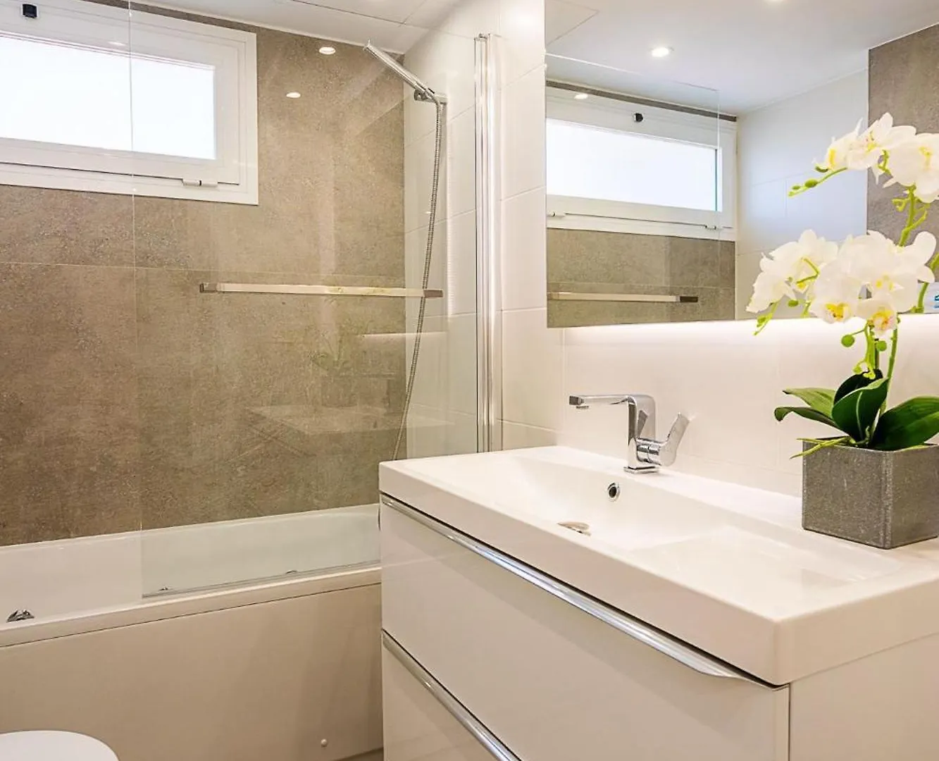 Luxe Discret Avenida Del Mar Apartment Marbella Spain