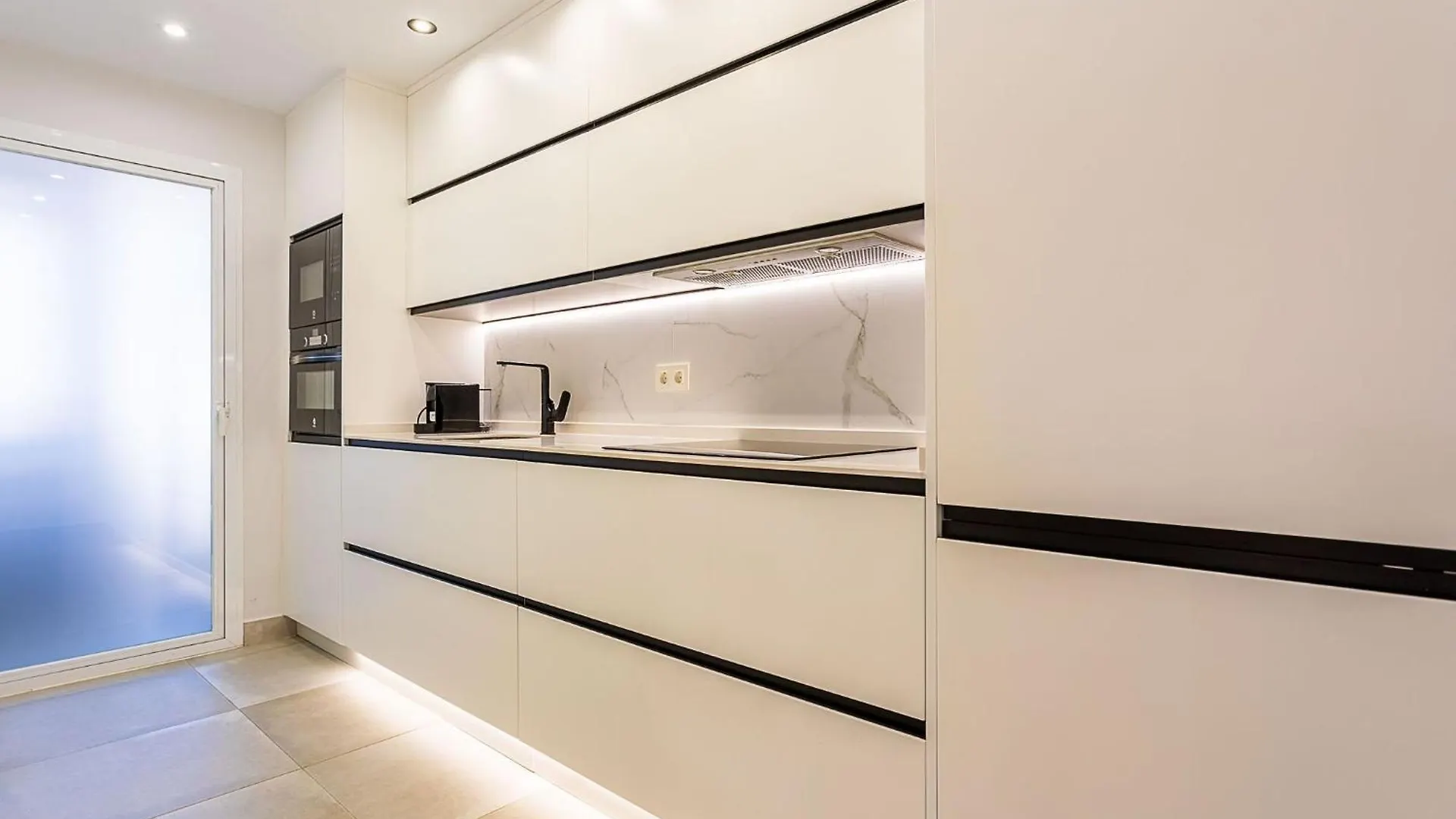 Luxe Discret Avenida Del Mar Apartment Marbella